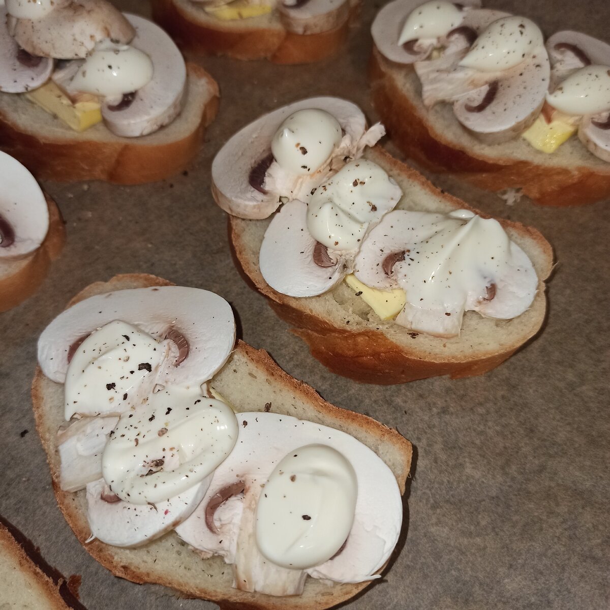 Бутерброды с грибами и сыром в духовке рецепт с фото